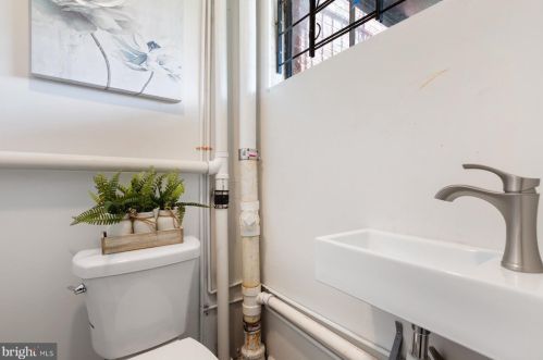 110 54th St, Washington DC 20019-6561 exterior