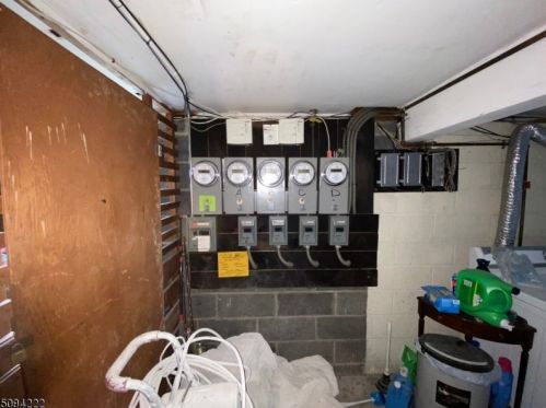 81 Alpine St, Outwater NJ 07026-2145 exterior