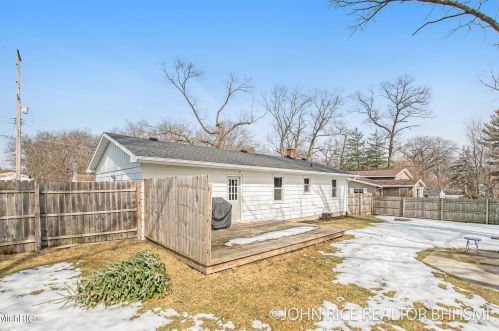 1004 Oakcrest St, Wyoming MI exterior