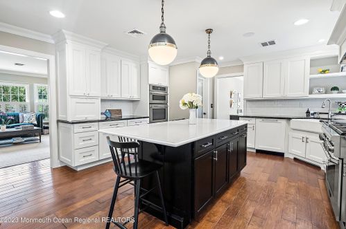 25 Crst Dr, Little Silver NJ 07739-1318 exterior