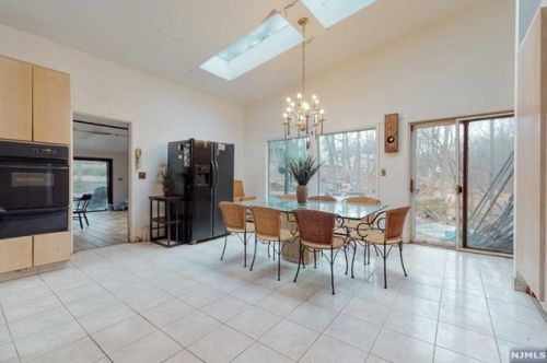 25 Sparrowbush Rd, Upper Saddle River NJ 07458-1420 exterior