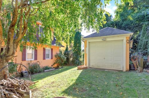 448 New Haven Ave, Derby CT 06418-2518 exterior