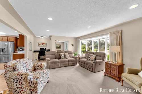 2112 Emens Dr, Meskegon MI 49444-4445 exterior