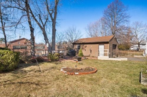 68 Irving St, Manchester CT 06042-3029 exterior