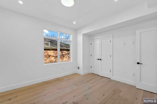 152 Morningside Ln, Palisades Park NJ 07650-1918 exterior