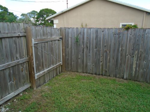 372 Walters Ter, Fort Pierce FL 34983-3878 exterior