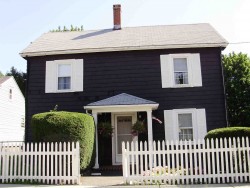 34 West St, Newton, MA 02458-1326