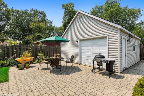 5800 Kenneth Ave, Chicago IL  60646-5910 exterior