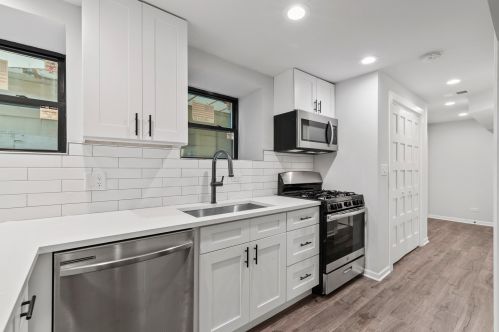 3142 Diversey Ave, Chicago IL 60647-1558 exterior