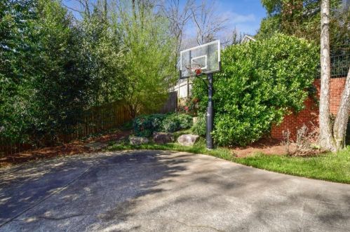 310 Berwicke Cmn, Atlanta GA 30342-2856 exterior