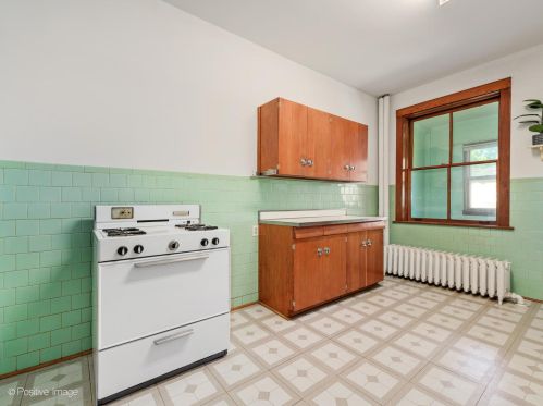 2008 Addison St, Chicago IL 60618-6102 exterior