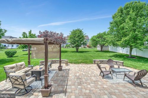 5 Cobblestone Ct, Columbus NJ 08022-1969 exterior