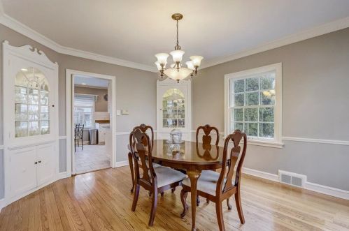 6405 Lk Dr, Milwaukee WI 53217-4229 exterior