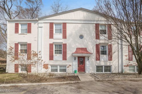 724 Garland Cir, Kalamazoo, MI 49008-4420