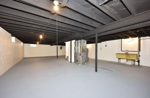 5712 93, Milwaukee WI 53227-1526 exterior