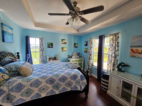 2125 Glen Ridge Dr, Fort Pierce FL  34952-8023 exterior