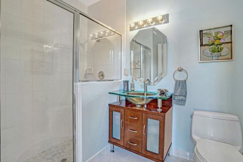 8211 Muirhead Cir, Boynton Beach FL 33472-5064 exterior