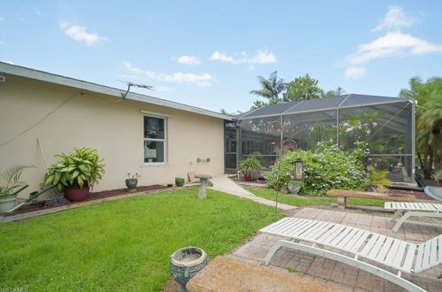 805 97 Ave, Naples FL 34108-2284 exterior