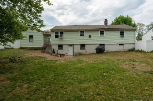 9 Pne Dr, Windsor CT 06095-3531 exterior