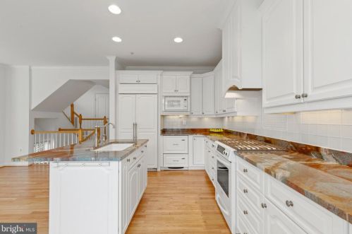 252 Murtha St, Alexandria VA 22304-8613 exterior