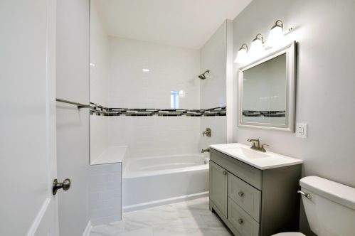 5029 West End Ave, Chicago IL 60644-2156 exterior