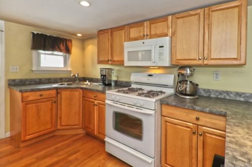 56 Botsford Ave, Milford CT 06460-5805 exterior