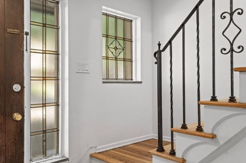 2495 Mount Royal Rd, Pittsburgh PA  15217-2541 exterior