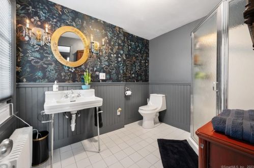 616 Poquonock Ave, Windsor CT  06095-2204 exterior