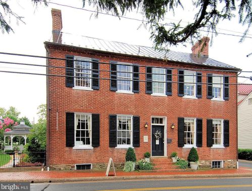 803 Catoctin Cir, Leesburg VA 20176-4951 exterior