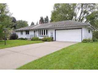 2185 Bossard Dr, Saint Paul, MN 55113-4606