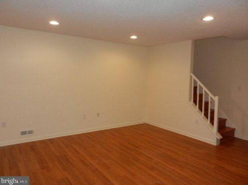 71 Oneill Ct, Trenton NJ 08648-2651 exterior