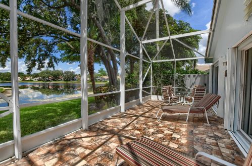 9679 Harbour Lk Cir, Boynton Beach FL 33437-3812 exterior