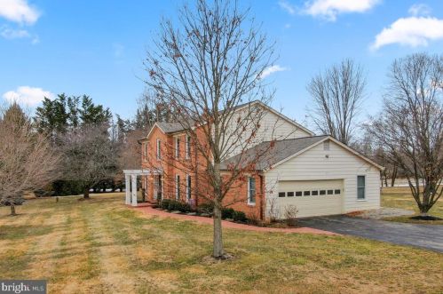 2 Granby Ct, Rockville MD 20855-1406 exterior