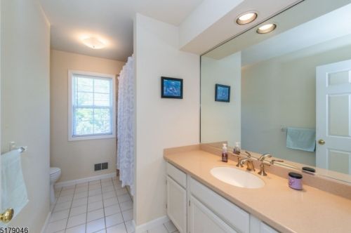 5 Cliffside Way, Andover NJ  07821-5042 exterior