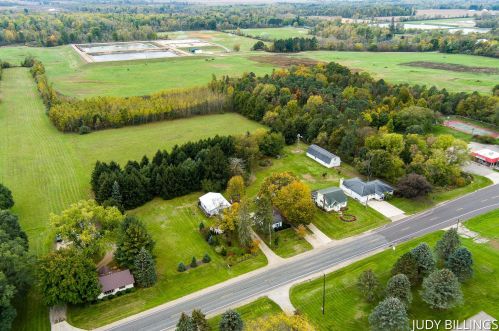 5592 124th Ave, Fennville MI 49408-9428 exterior