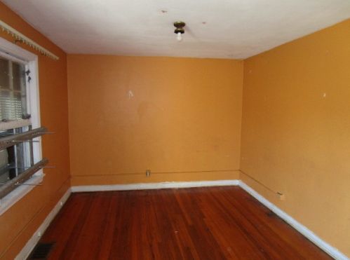 9318 Peoria St, Chicago, IL 60620-2727