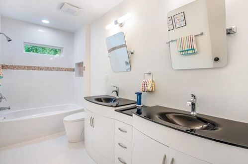 3904 Gladney Dr, Atlanta GA  30340-4618 exterior