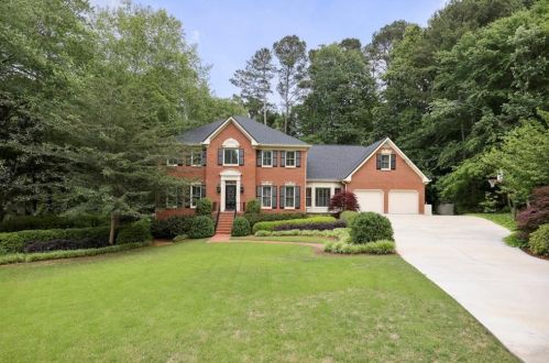 935 Ivy Falls Dr, Atlanta, GA 30328-3600