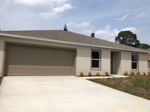 1637 Lofgren Ave, Fort Pierce, FL 34953-5229