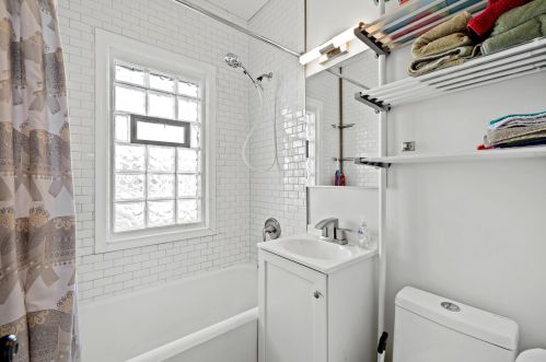 1937 95th St, Milwaukee WI  53227-1414 exterior