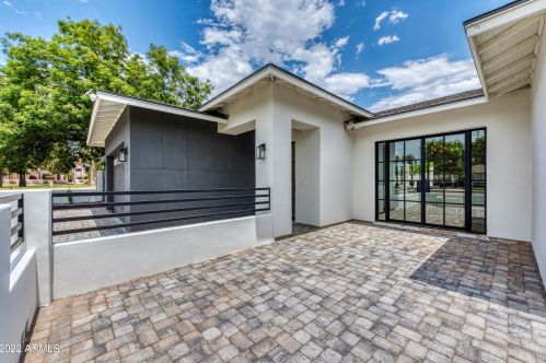 6841 12th Ave, Phoenix AZ  85013-1021 exterior