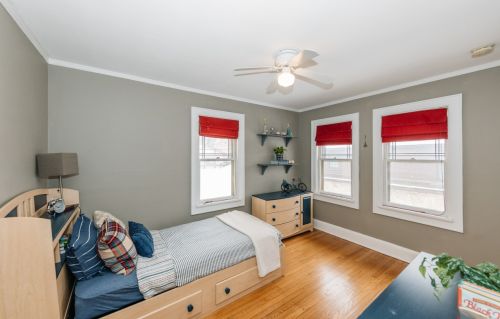 5030 Larkin St, Milwaukee WI 53217-5754 exterior