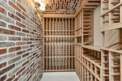 3854 Claremont Ave, Chicago IL 60618-3820 exterior