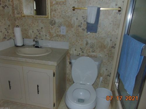 423 Cpe Florida Way, Naples FL 34104-4109 exterior