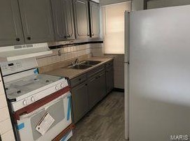 8215 Davenport Dr, Saint Louis MO 63134-1821 exterior