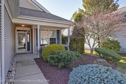 17 Spencer Dr, Jackson Twp NJ  08527-4389 exterior