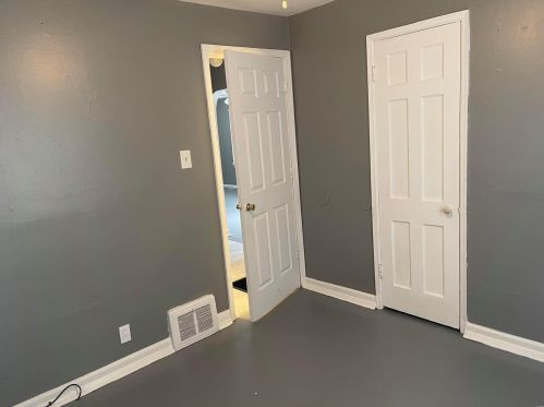 8215 Davenport Dr, Saint Louis MO 63134-1821 exterior