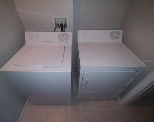 802 Crest Pines Dr, Orlando FL 32828-7170 exterior