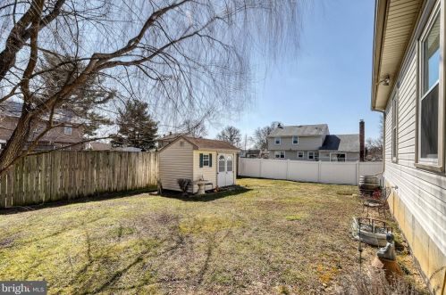 100 Acadia Dr, Riverton NJ 08077-3136 exterior