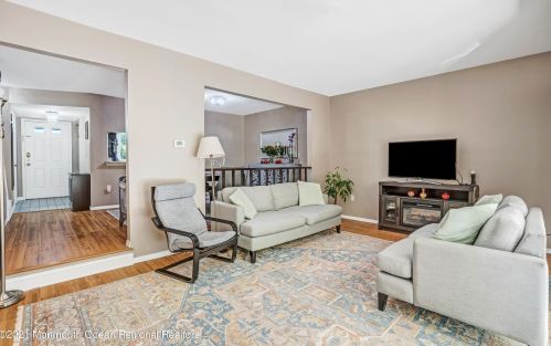 202 Yorkshire Ct, Old Bridge, NJ 08857-3241